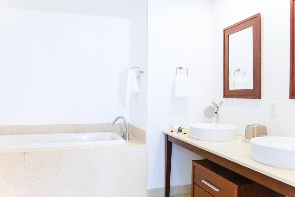 Wonderful 2 Bedroom Apt With Ocean Views At Icon Brickell Маями Екстериор снимка